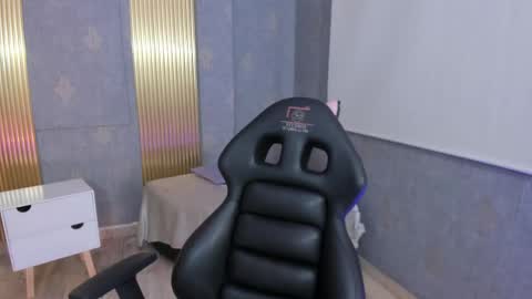 laulin_tay online show from May 20, 2:40 am