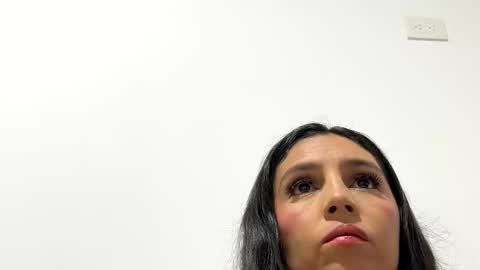 laura  online show from May 4, 8:10 am