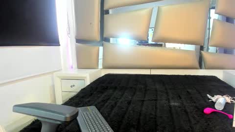 laura__js_ online show from December 2, 4:35 pm