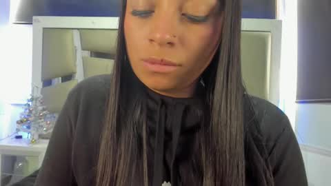 laura__js_ online show from December 22, 4:26 pm