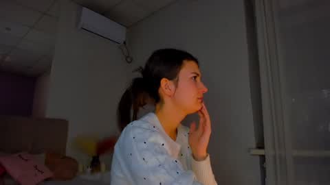 Laura online show from December 9, 6:12 am