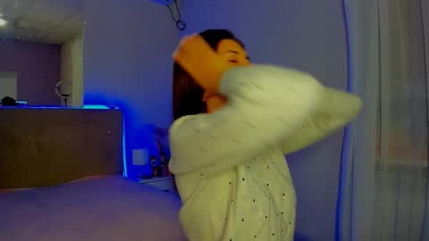 Laura online show from November 18, 6:18 am