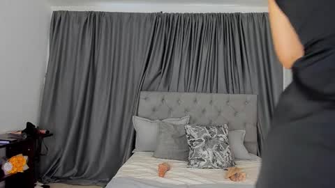   online show from November 27, 12:51 pm