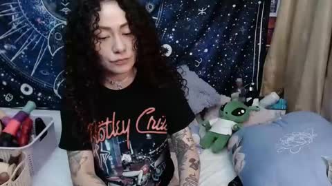  Wen  online show from December 10, 9:33 pm