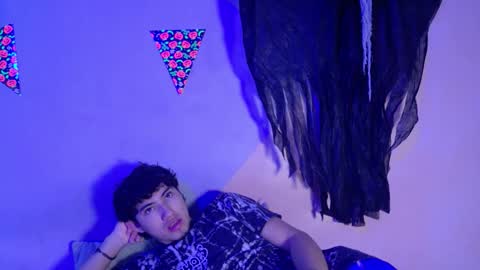 laura_and_kevin online show from October 11, 2:15 pm