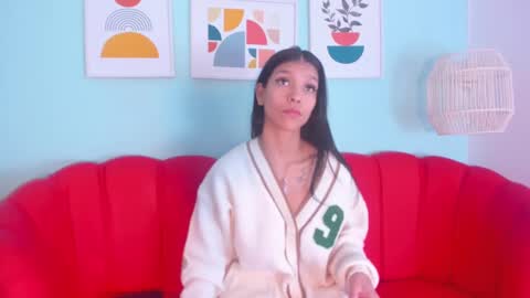 Snapshot of laura_aristizabal_19 chatting on December 6, 12:49 pm Laura online show from December 6, 12:49 pm