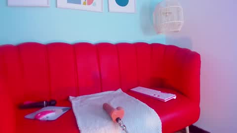 Snapshot of laura_aristizabal_19 chatting on December 6, 4:28 pm Laura online show from December 6, 4:28 pm