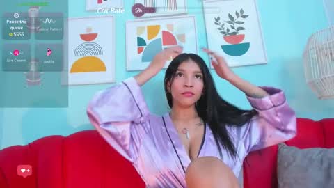 Snapshot of laura_aristizabal_19 chatting on December 13, 7:32 pm Laura online show from December 13, 7:32 pm