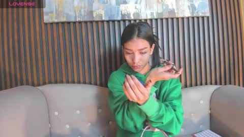 Snapshot of laura_aristizabal_19 chatting on December 16, 1:22 pm Laura online show from December 16, 1:22 pm