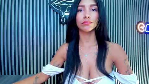 Snapshot of laura_aristizabal_19 chatting on January 21, 1:32 pm Laura online show from January 21, 1:32 pm