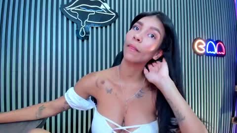Snapshot of laura_aristizabal_19 chatting on January 21, 4:37 pm Laura online show from January 21, 4:37 pm