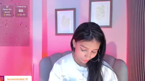Snapshot of laura_aristizabal_19 chatting on January 25, 8:42 pm Laura online show from January 25, 8:42 pm
