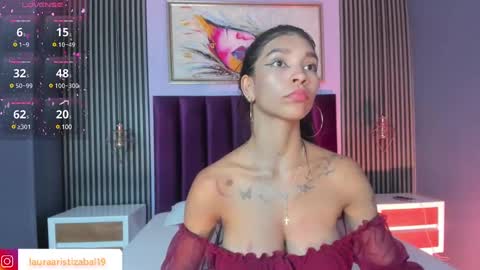 Snapshot of laura_aristizabal_19 chatting on January 30, 7:26 pm Laura online show from January 30, 7:26 pm