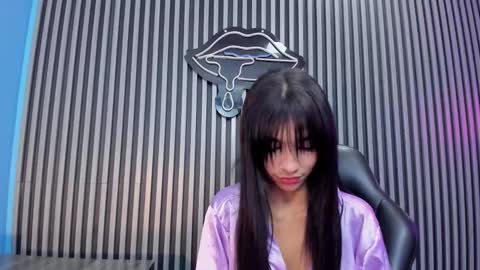 Snapshot of laura_aristizabal_19 chatting on February 3, 4:20 pm Laura online show from February 3, 4:20 pm