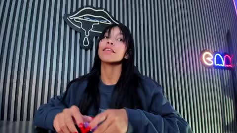 Snapshot of laura_aristizabal_19 chatting on February 7, 8:10 pm Laura online show from February 7, 8:10 pm