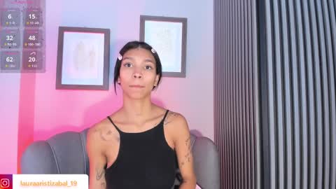 Snapshot of laura_aristizabal_19 chatting on February 16, 12:54 pm Laura online show from February 16, 12:54 pm