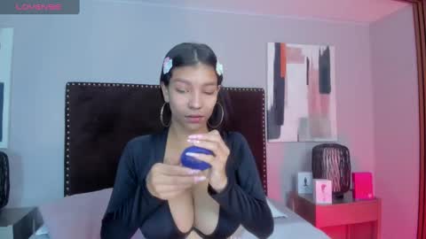 Snapshot of laura_aristizabal_19 chatting on February 25, 1:06 pm Laura online show from February 25, 1:06 pm
