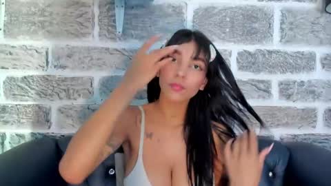 Snapshot of laura_aristizabal_19 chatting on March 3, 3:53 pm Laura online show from March 3, 3:53 pm