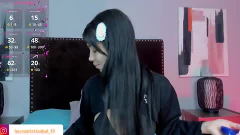 Snapshot of laura_aristizabal_19 chatting on March 4, 1:17 pm Laura online show from March 4, 1:17 pm