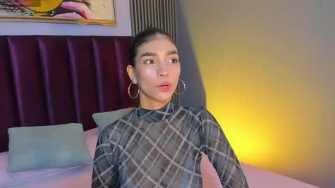 Laura online show from May 11, 11:49 am