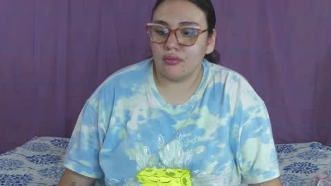 Laura online show from December 23, 3:44 pm