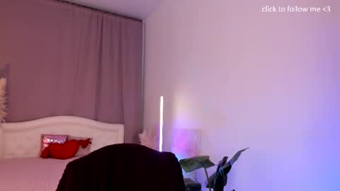 Laura online show from September 30, 7:52 pm