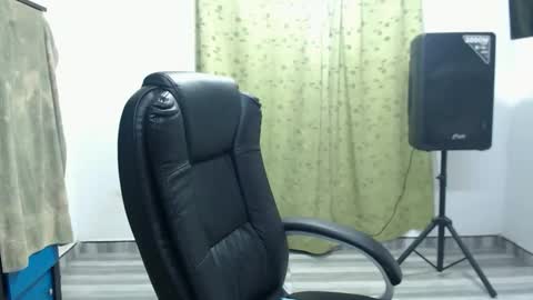 CALL ME LOVE  LAURA online show from May 12, 3:14 am