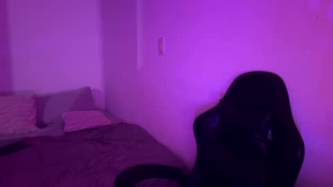 laura online show from March 4, 11:22 pm