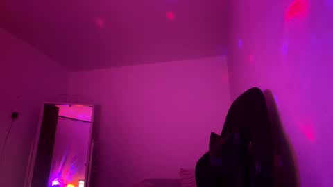 laura online show from March 11, 12:38 am