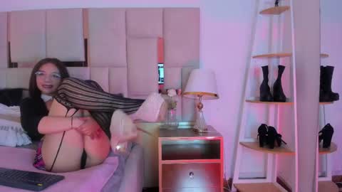 laura_dicardy online show from May 14, 11:39 am