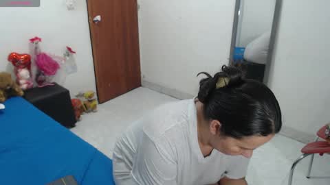 Snapshot of laura_foxx2379 chatting on October 1, 1:55 am laura_foxx2379 online show from October 1, 1:55 am