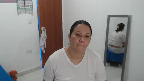 laura_foxx2379 online show from January 31, 9:57 pm