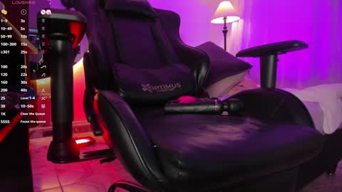 Lura online show from December 9, 2:17 pm