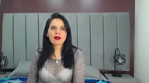 Snapshot of laura_hotties chatting on February 25, 4:00 pm laura hotties online show from February 25, 4:00 pm