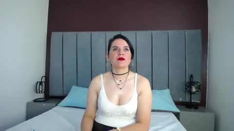 Snapshot of laura_hotties chatting on March 1, 1:18 pm laura hotties online show from March 1, 1:18 pm