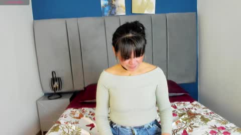 Snapshot of laura_hotties chatting on October 9, 12:58 pm laura hotties online show from October 9, 12:58 pm
