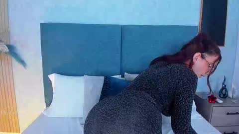 Snapshot of laura_ivy chatting on February 28, 2:40 pm LauraIvy online show from February 28, 2:40 pm