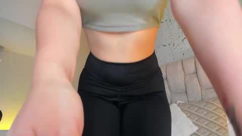 Snapshot of laura_ivy chatting on April 1, 1:41 pm LauraIvy online show from April 1, 1:41 pm