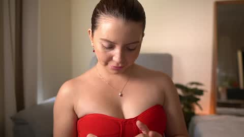 Snapshot of laura_lee chatting on March 29, 1:16 am Laura Lee. online show from March 29, 1:16 am