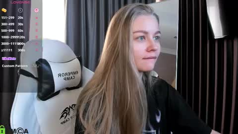 Laura online show from December 3, 9:51 am