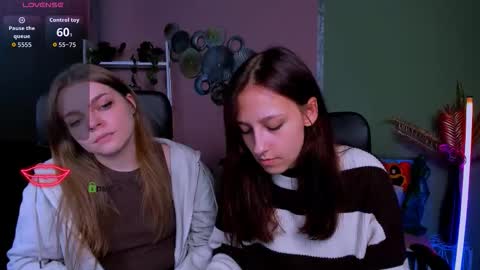 laura_queen_ online show from October 6, 7:11 pm