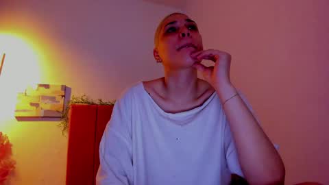 Laura Rose online show from April 20, 4:43 pm