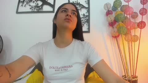 LAURA SOE online show from January 11, 1:22 pm