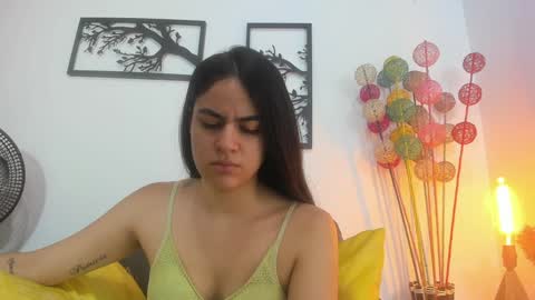 LAURA SOE online show from January 11, 4:36 pm