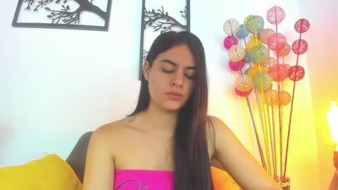 LAURA SOE online show from January 14, 1:28 pm