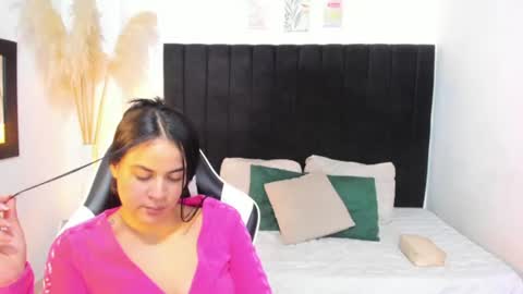 LAURA SOE online show from June 19, 2:05 am