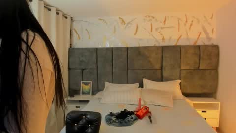 laura_velle online show from March 19, 4:05 am