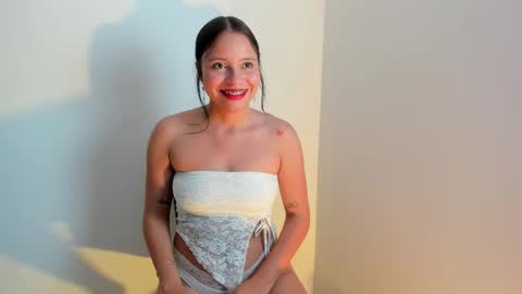 laura_velle online show from March 22, 3:32 am