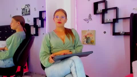 Snapshot of laurablue_ chatting on December 14, 8:51 pm Laura Blue online show from December 14, 8:51 pm