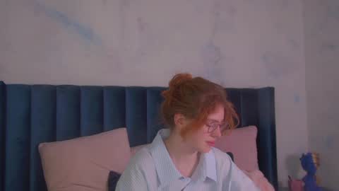 Snapshot of lauradennis chatting on May 24, 4:39 am Laura online show from May 24, 4:39 am